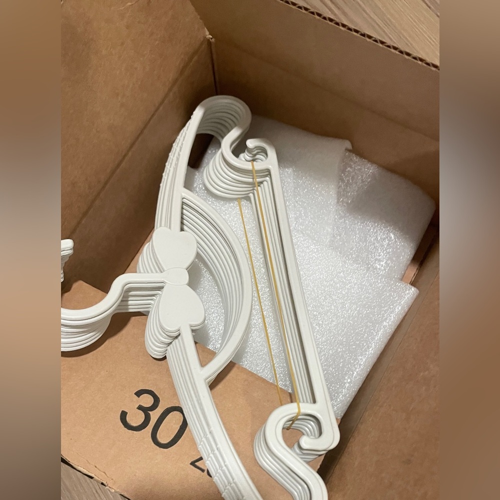 10pcs Plastic Hangers+ Baby Name Board